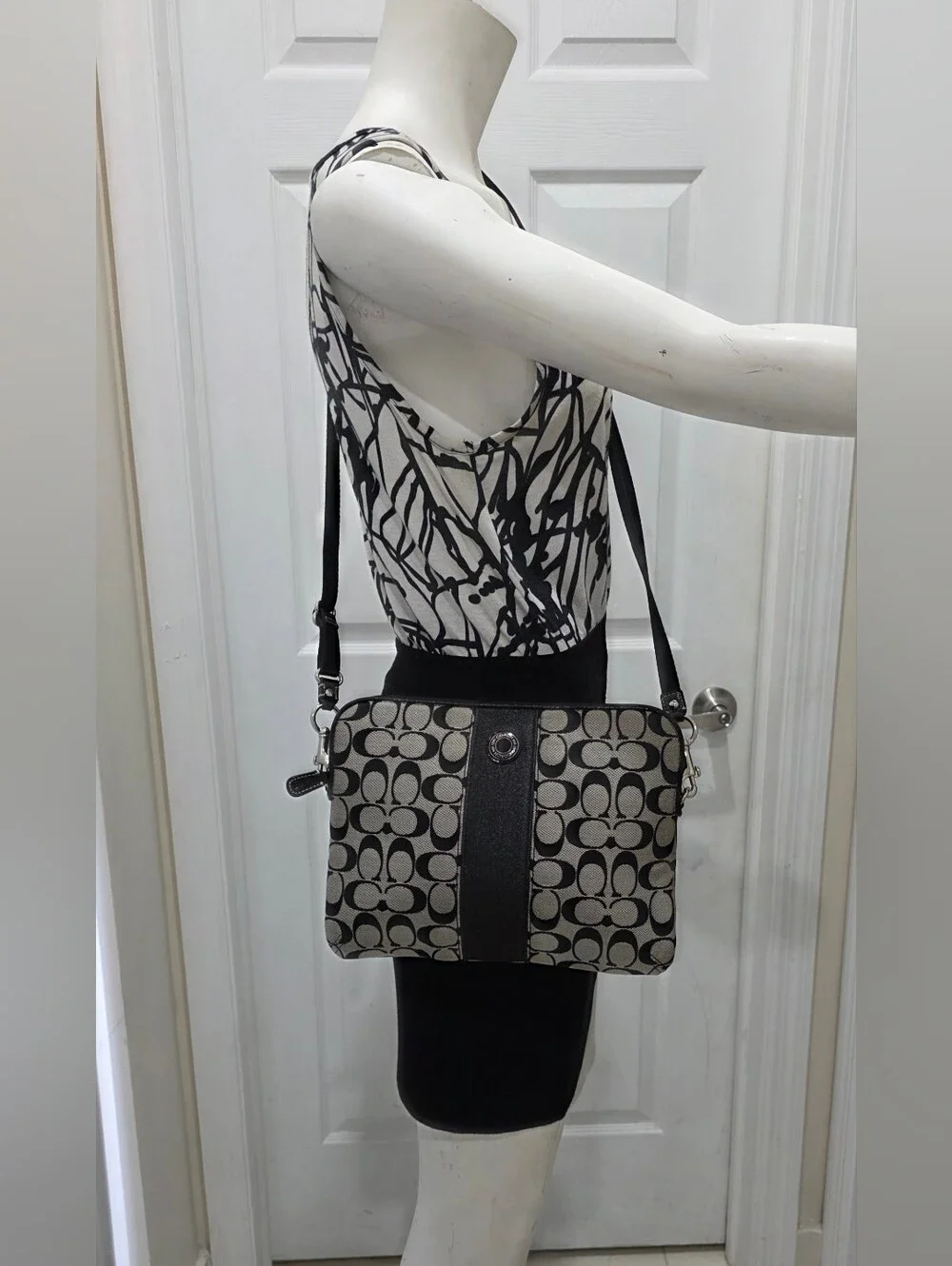 Like New! COACH Signature Jacquard Black/Gary Crossbody for tablet and IPad